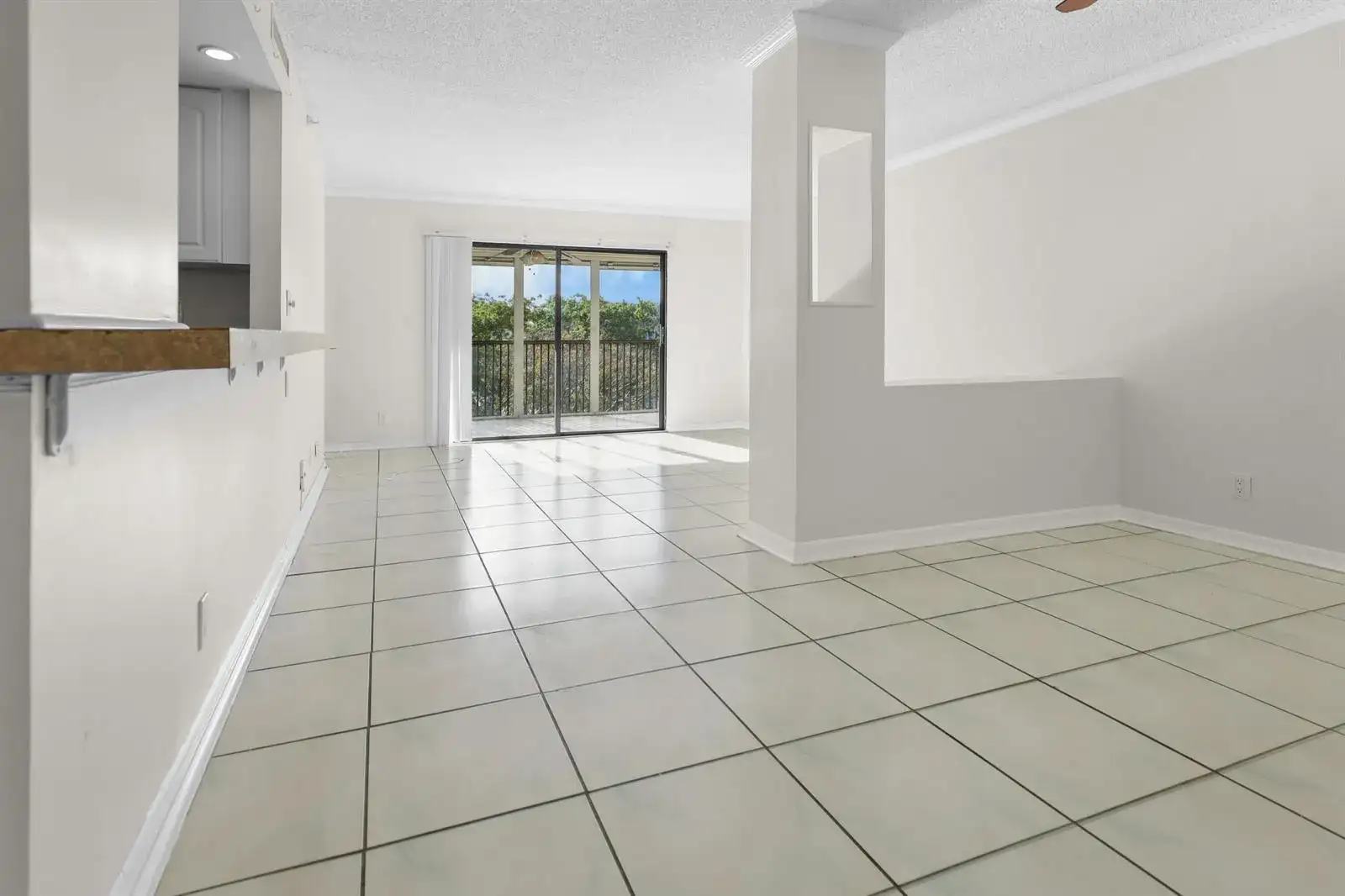 2112 S Cypress Bend Drive # 404, Pompano Beach FL 33069 photo 3