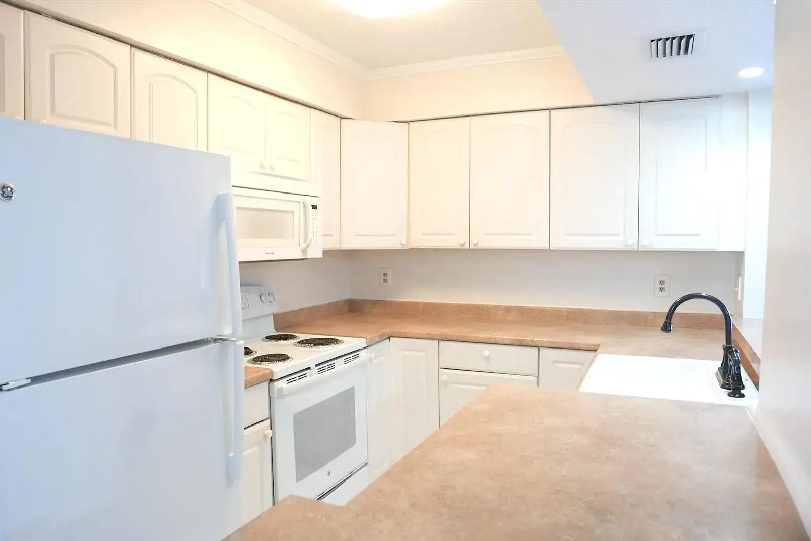 2112 S Cypress Bend Drive # 404, Pompano Beach FL 33069 photo 5