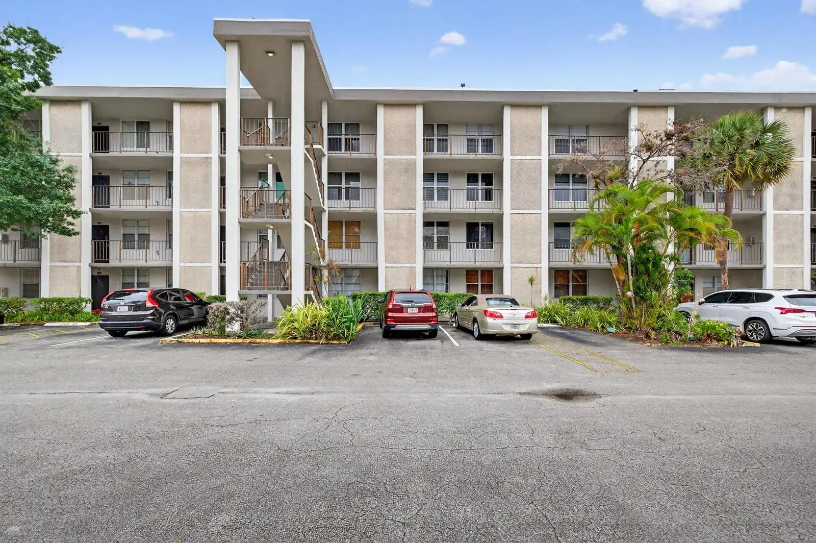 4850 NW 29 Court # 327, Lauderdale Lakes FL 33313