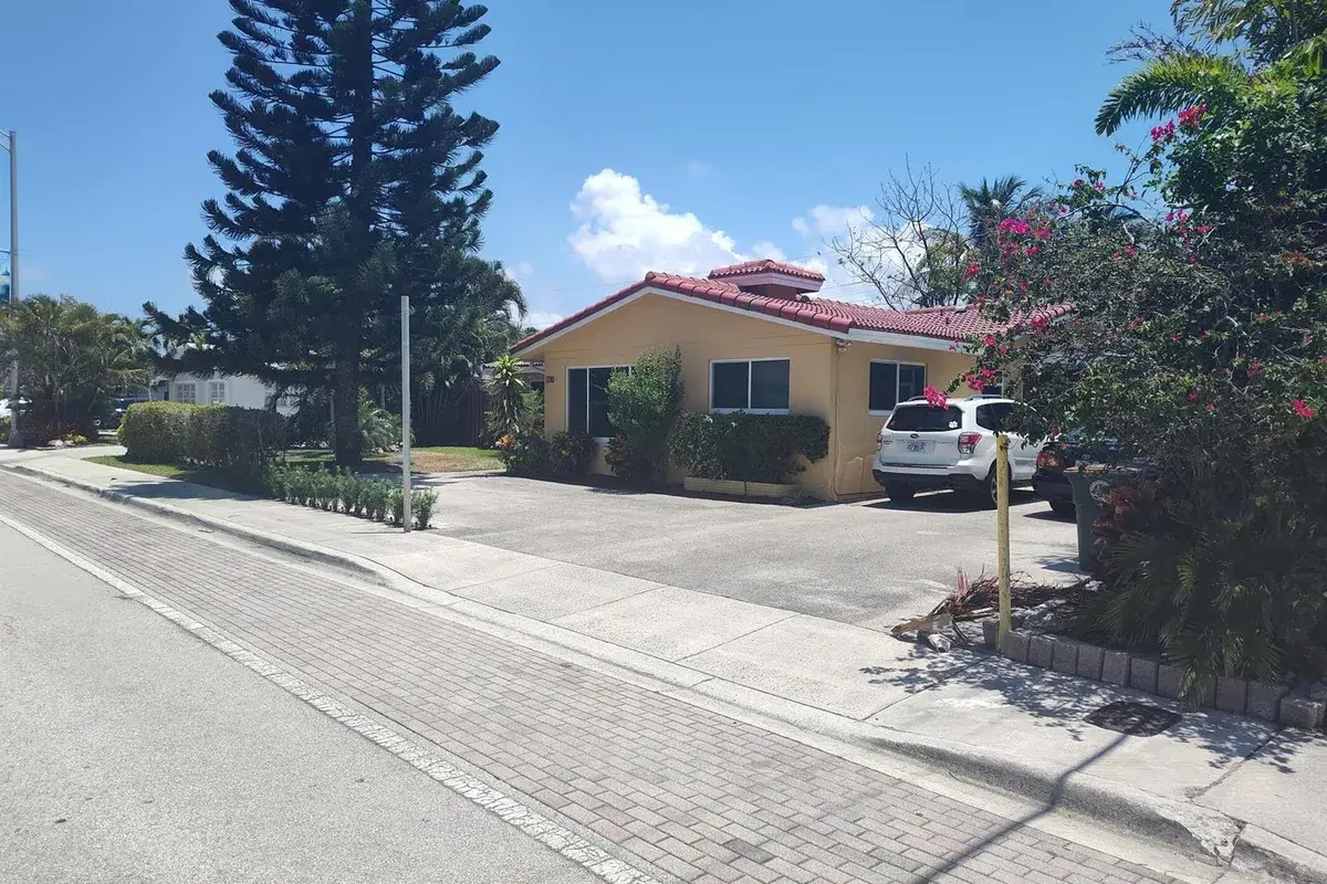 2210 NE 36th Street, Lighthouse Point FL 33064