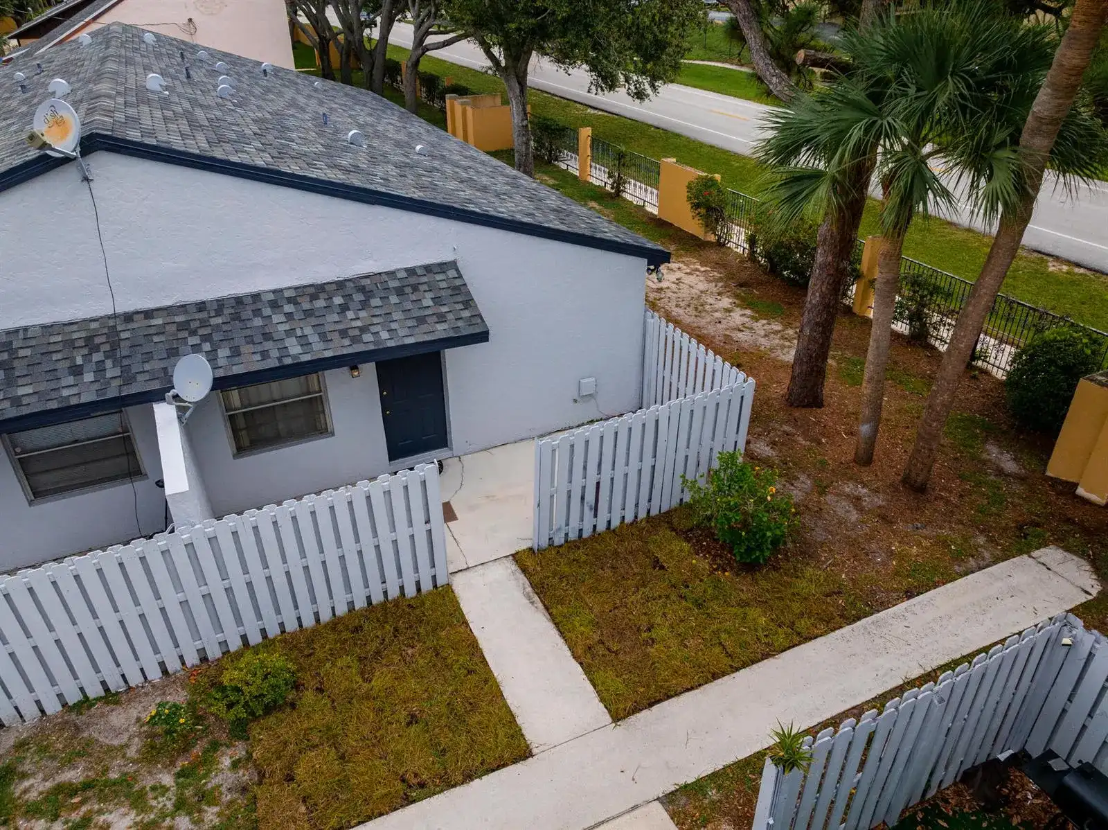 2007 Oleander Boulevard Apt D, Fort Pierce FL 34950 photo 3