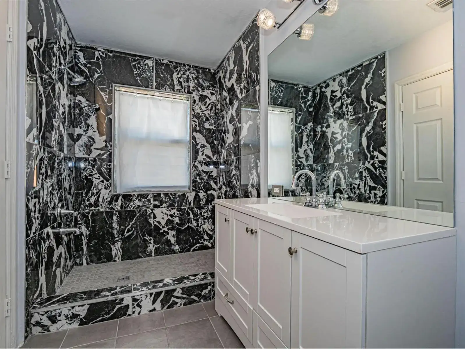 2143 SE Se Bell Isle Drive Drive, Port St. Lucie FL 34952 photo 3