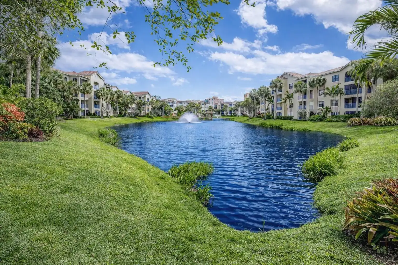 200 Uno Lago Drive # 105, Juno Beach FL 33408