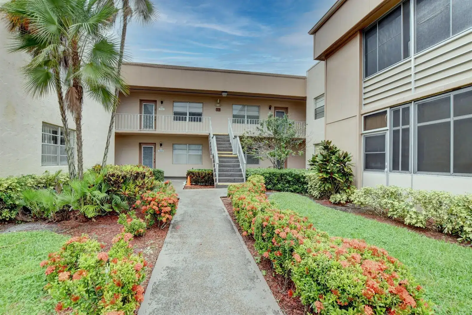 138 Flanders C, Delray Beach FL 33484 photo 2