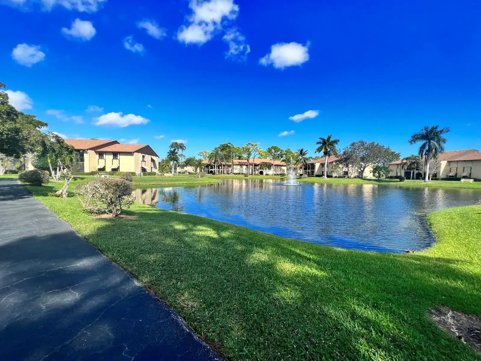 231 Pine Hov Circle # 1, FL 33463 photo 2