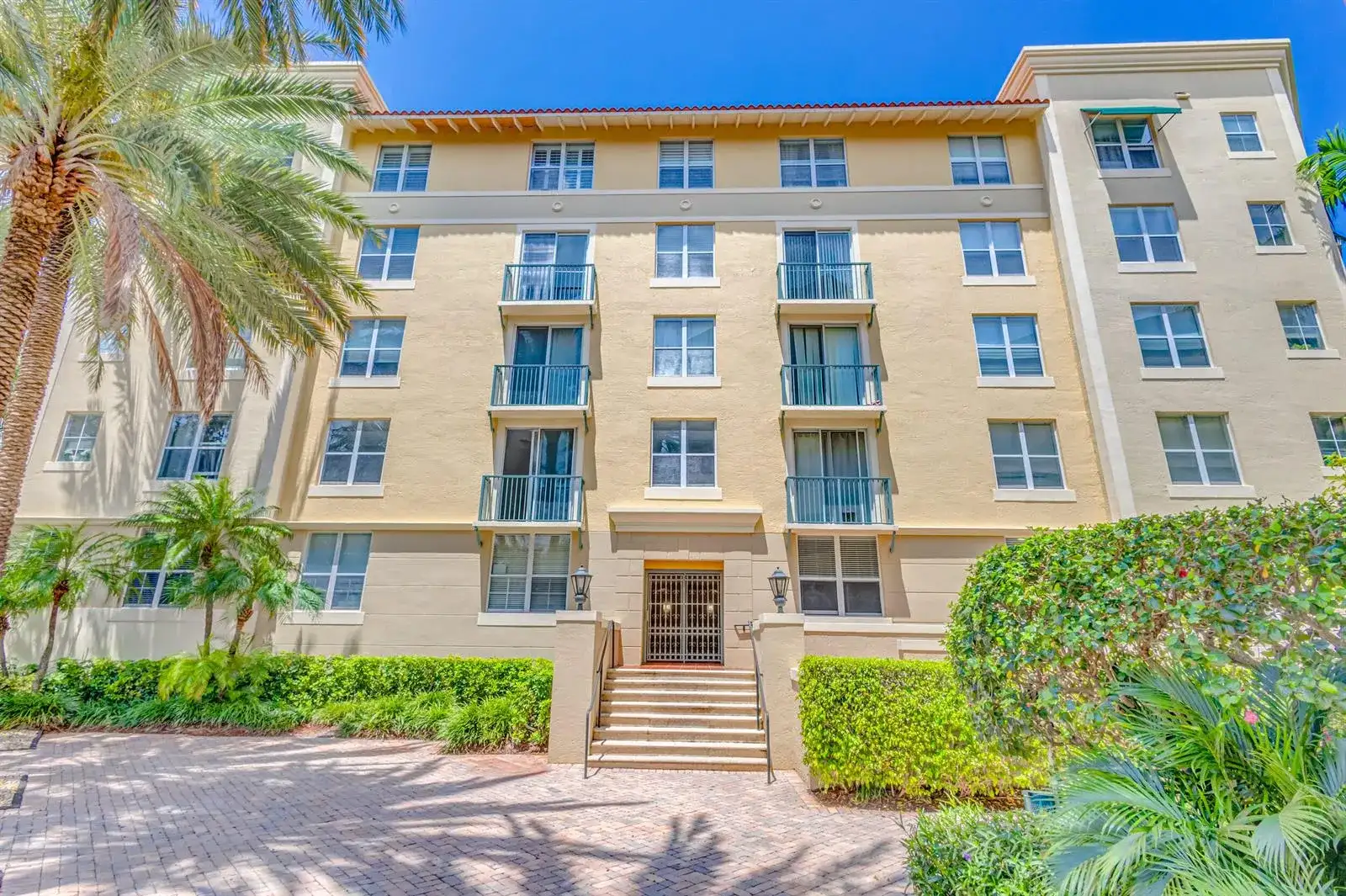 630 S Sapodilla Avenue # 112, West Palm Beach FL 33401 photo 2