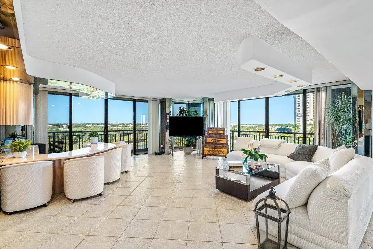 2427 Presidential Way # 701, West Palm Beach FL 33401