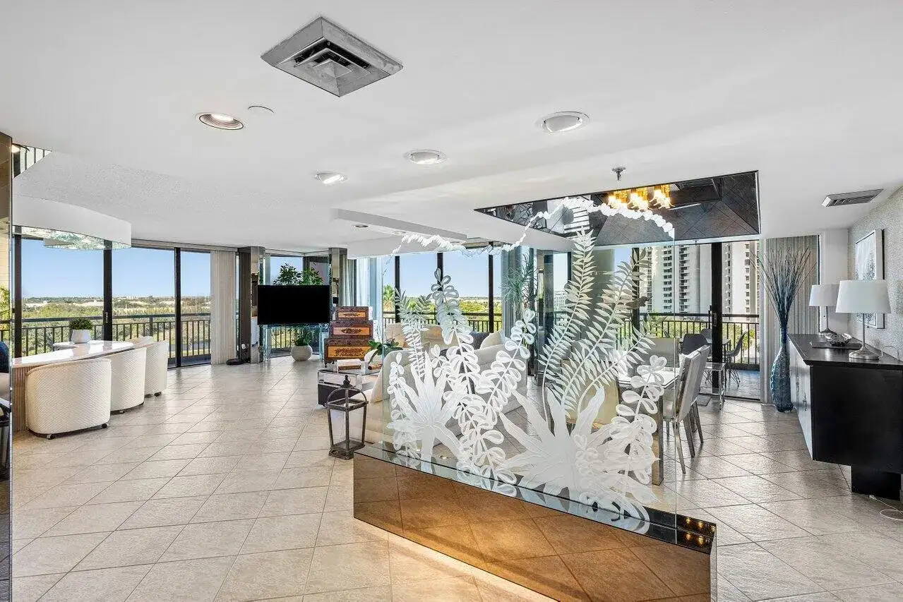 2427 Presidential Way # 701, West Palm Beach FL 33401 photo 2