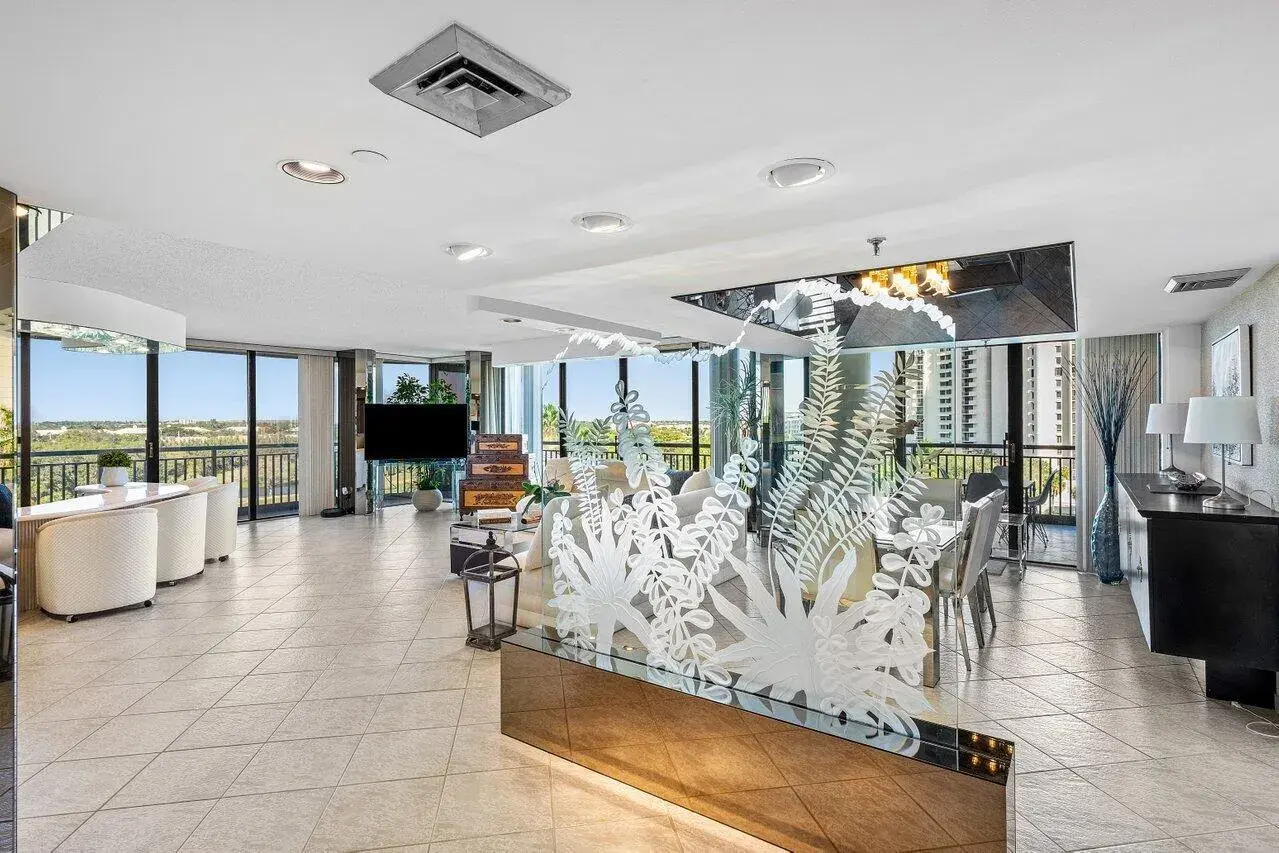 2427 Presidential Way # 701, West Palm Beach FL 33401 photo 2