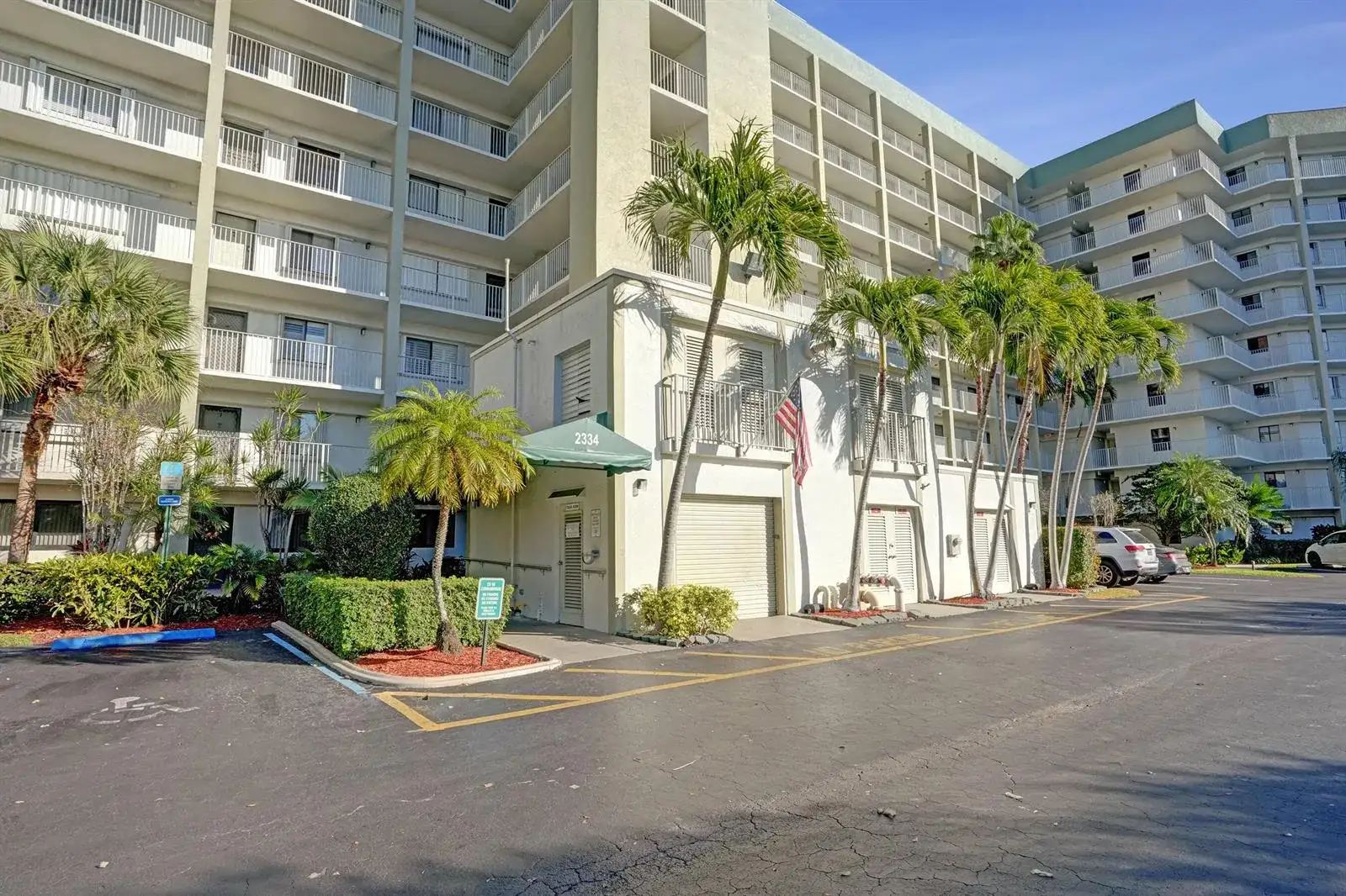 2334 S Cypress Bend Drive # 907, Pompano Beach FL 33069 photo 2