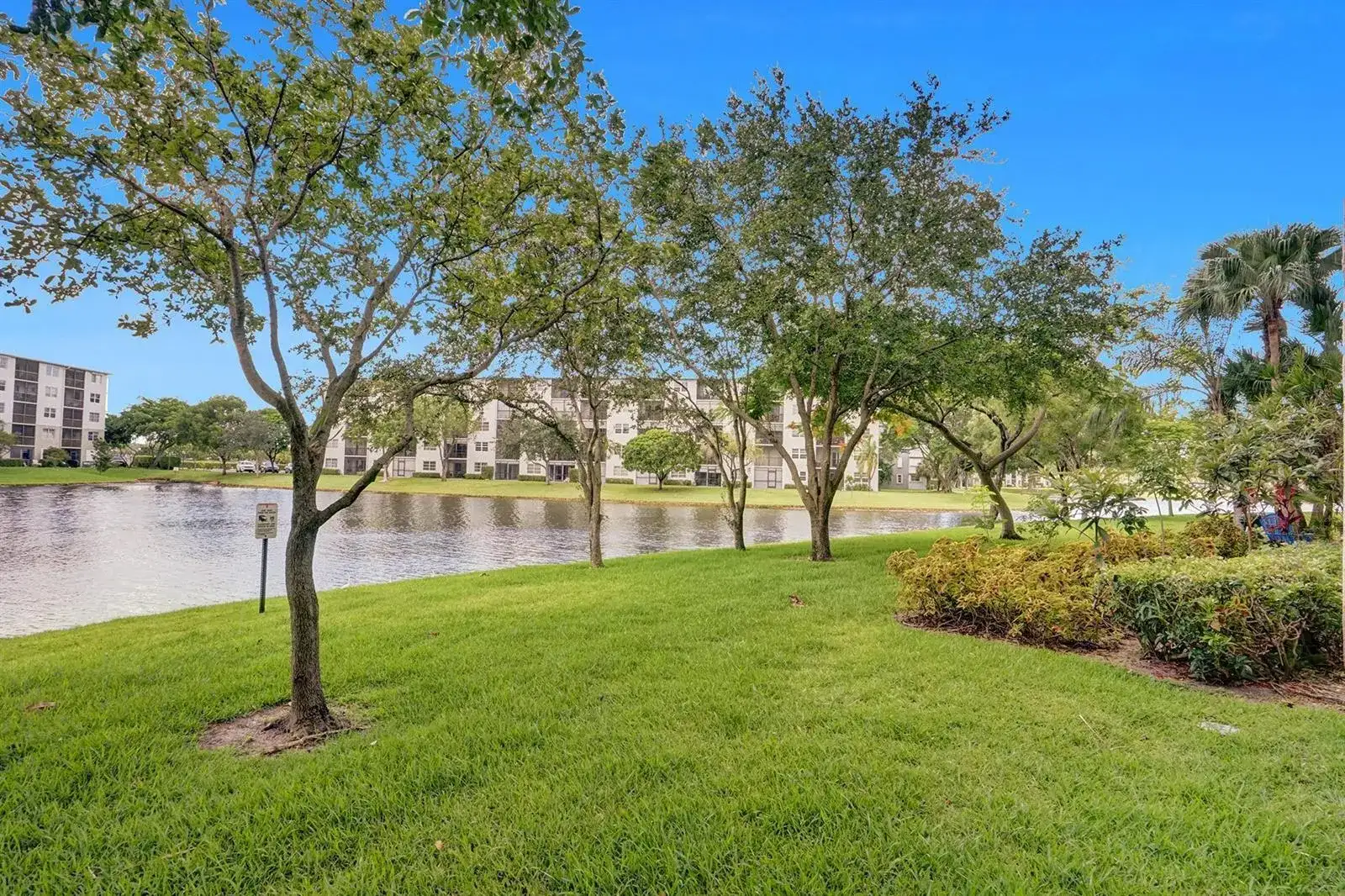 2334 S Cypress Bend Drive # 907, Pompano Beach FL 33069 photo 4