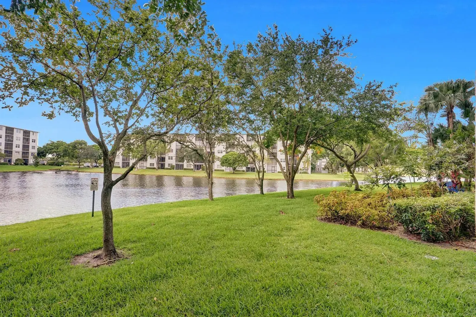 2334 S Cypress Bend Drive # 907, Pompano Beach FL 33069