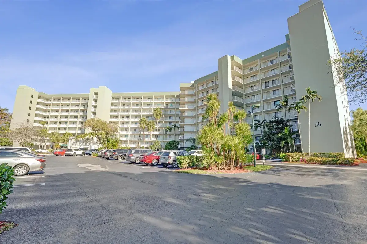2334 S Cypress Bend Drive # 907, Pompano Beach FL 33069