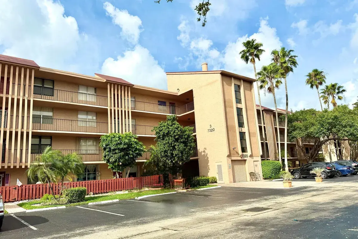 7320 Lake Cir Drive # 204, Margate FL 33063
