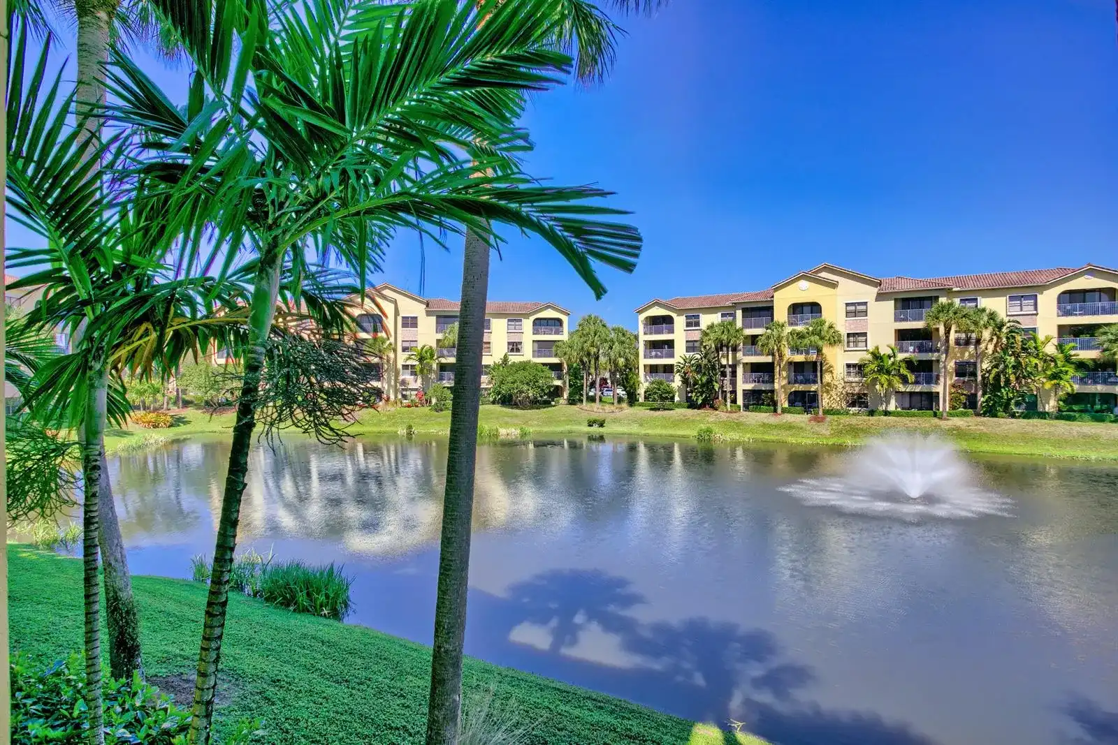 400 Uno Lago Drive # 204, Juno Beach FL 33408