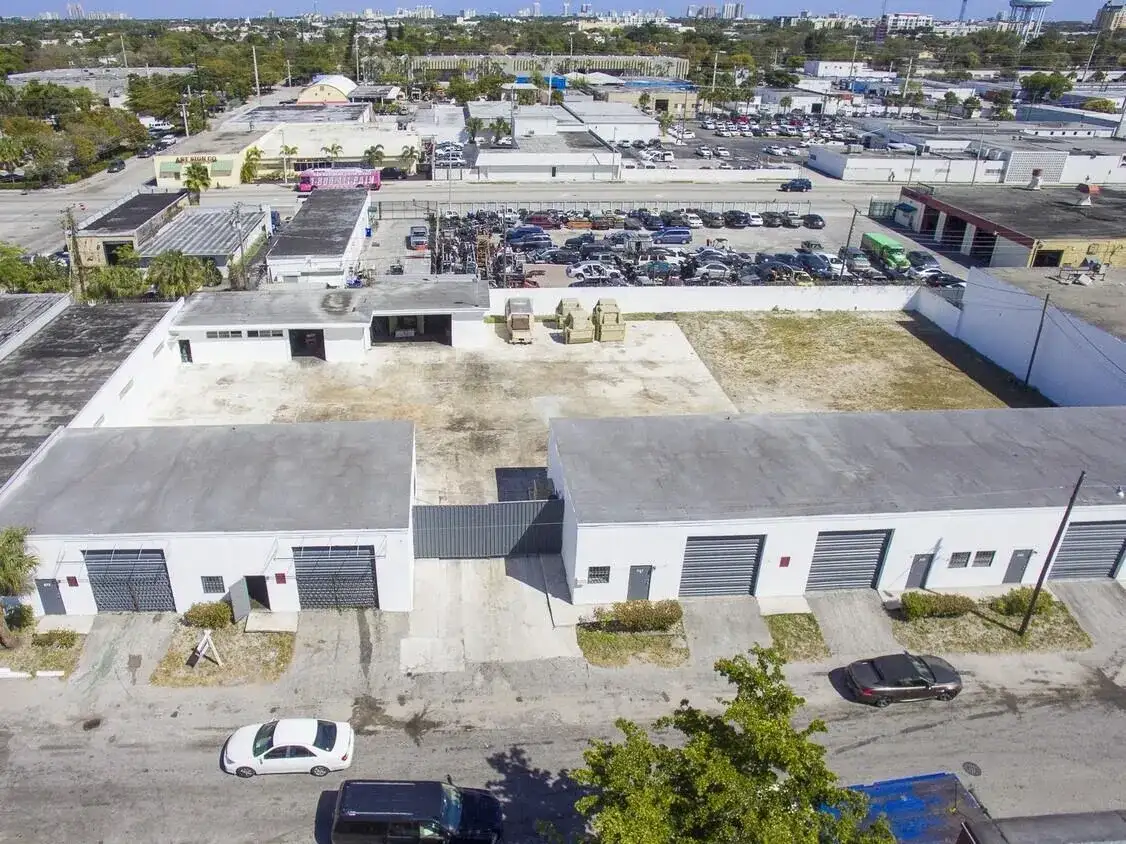 842 NW 7th Terrace NW, Fort Lauderdale FL 33311 photo 4