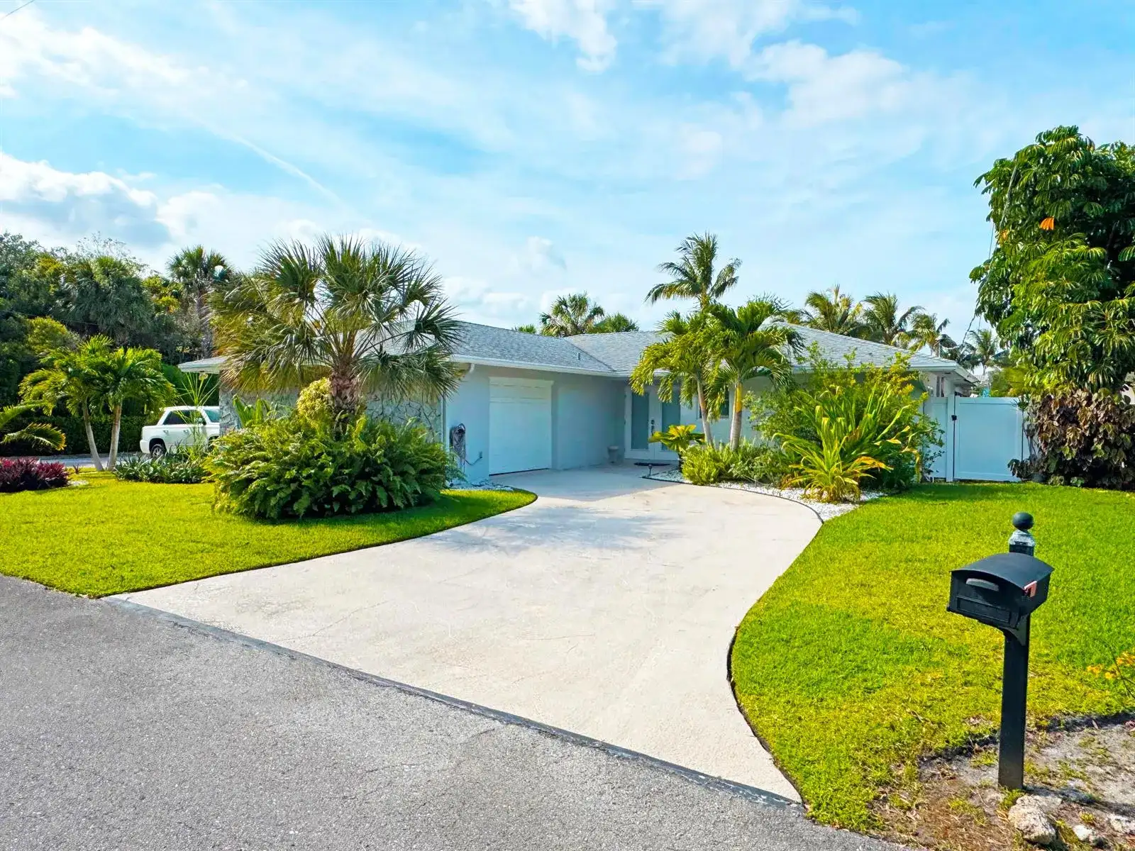 106 Periwinkle Drive, Hypoluxo FL 33462 photo 2