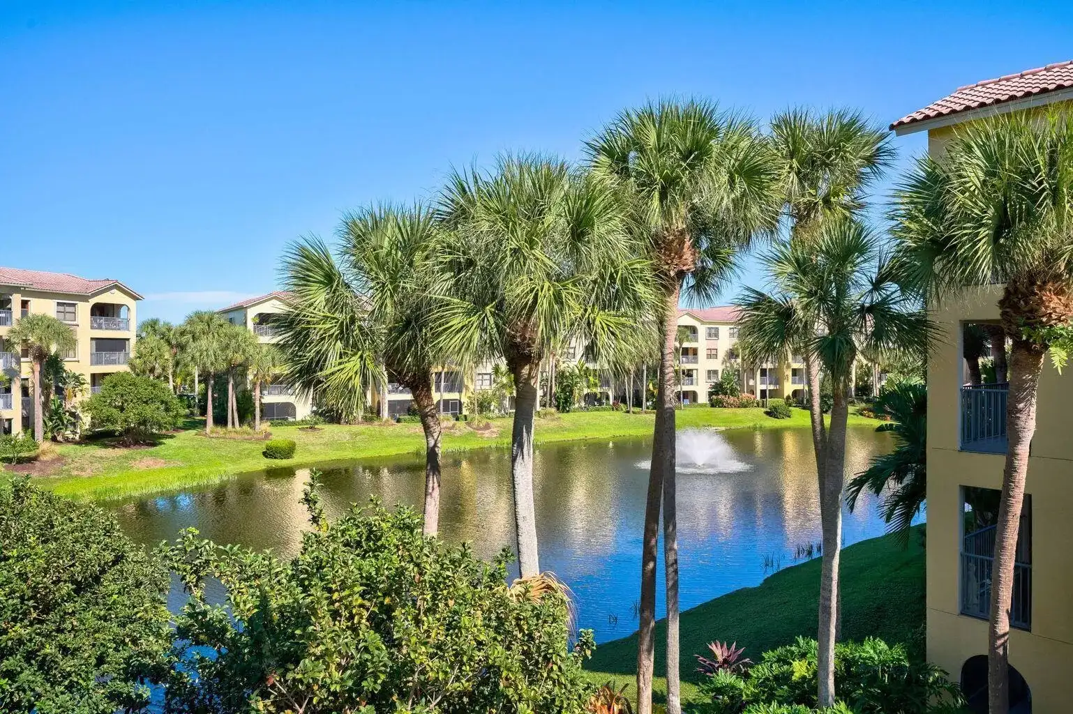 300 Uno Lago Drive # 305, Juno Beach FL 33408