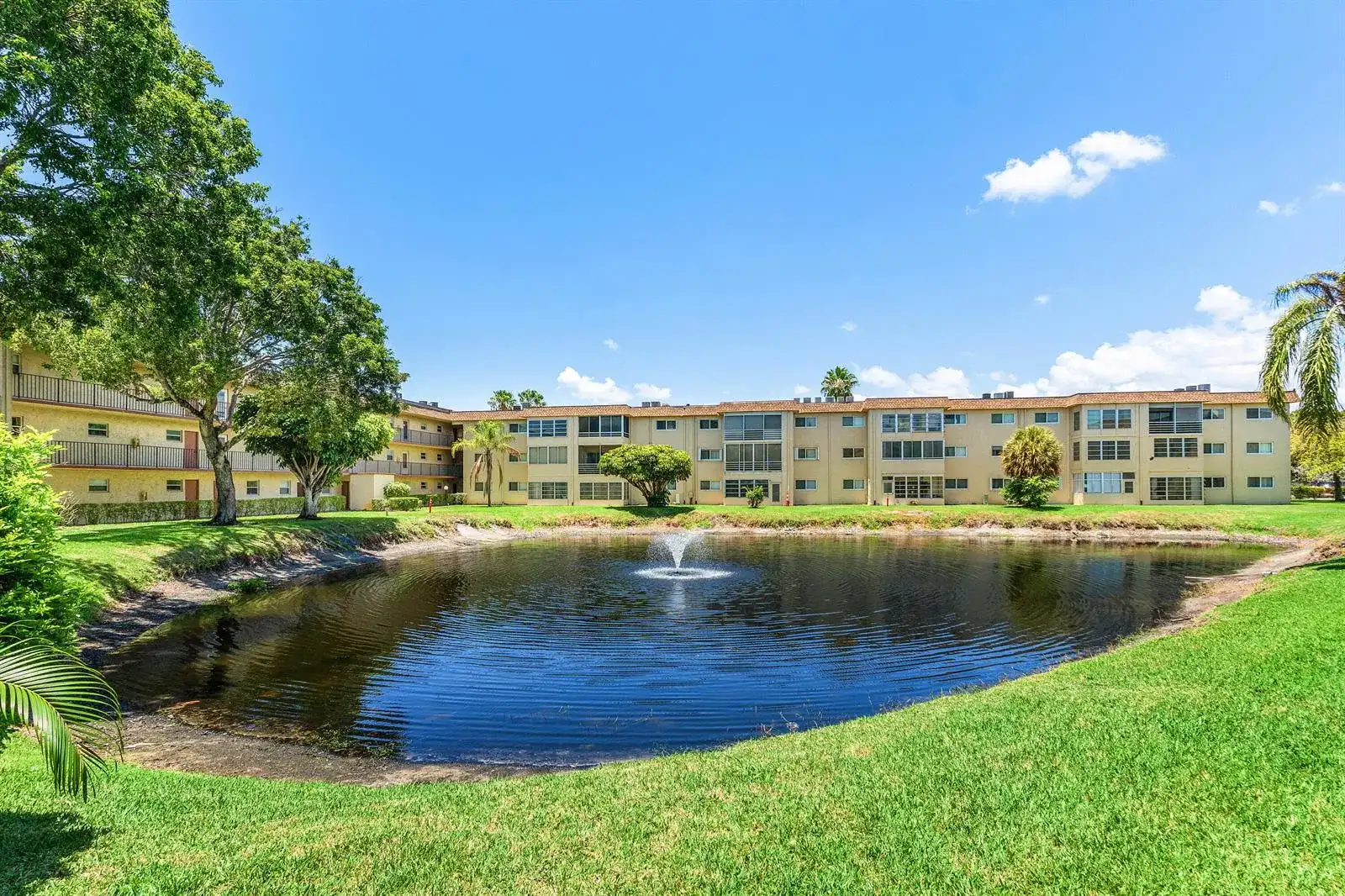 721 Lori Drive # 208, Palm Springs FL 33461