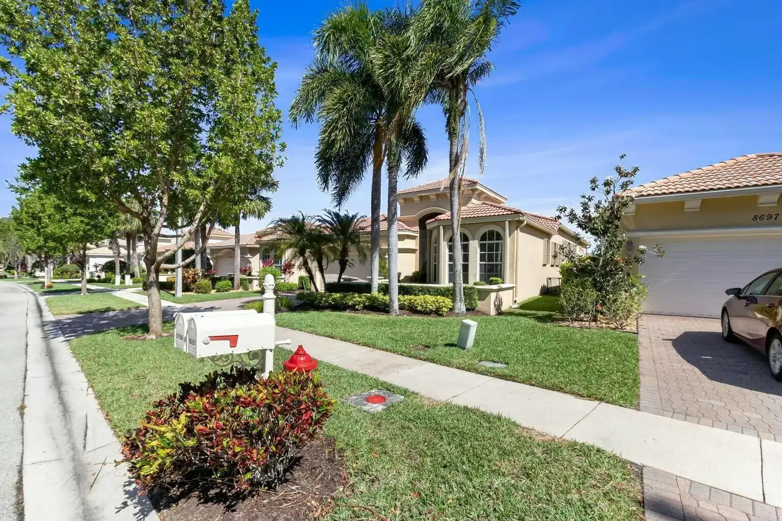 8709 Via Grande E, Wellington FL 33411 photo 2