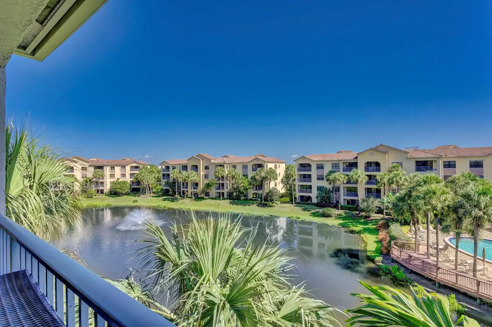 500 Uno Lago Drive # 402, Juno Beach FL 33408