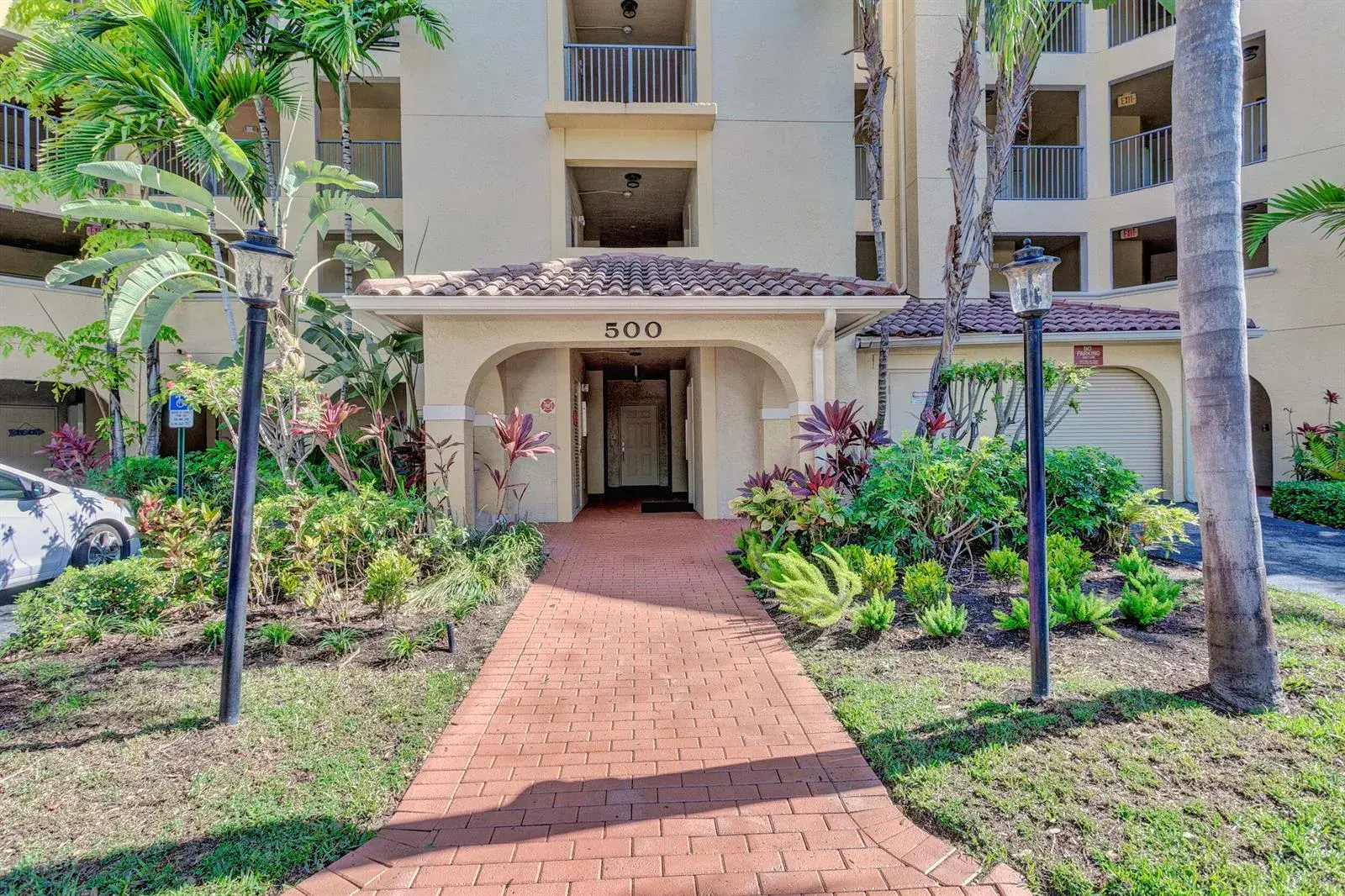 500 Uno Lago Drive # 402, Juno Beach FL 33408