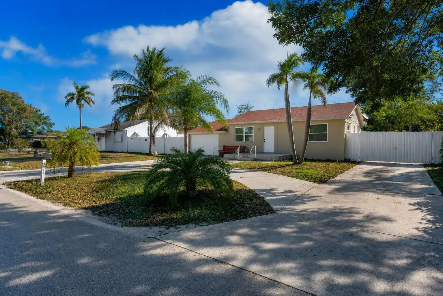 3914 Serubi Avenue, Palm Springs FL 33461