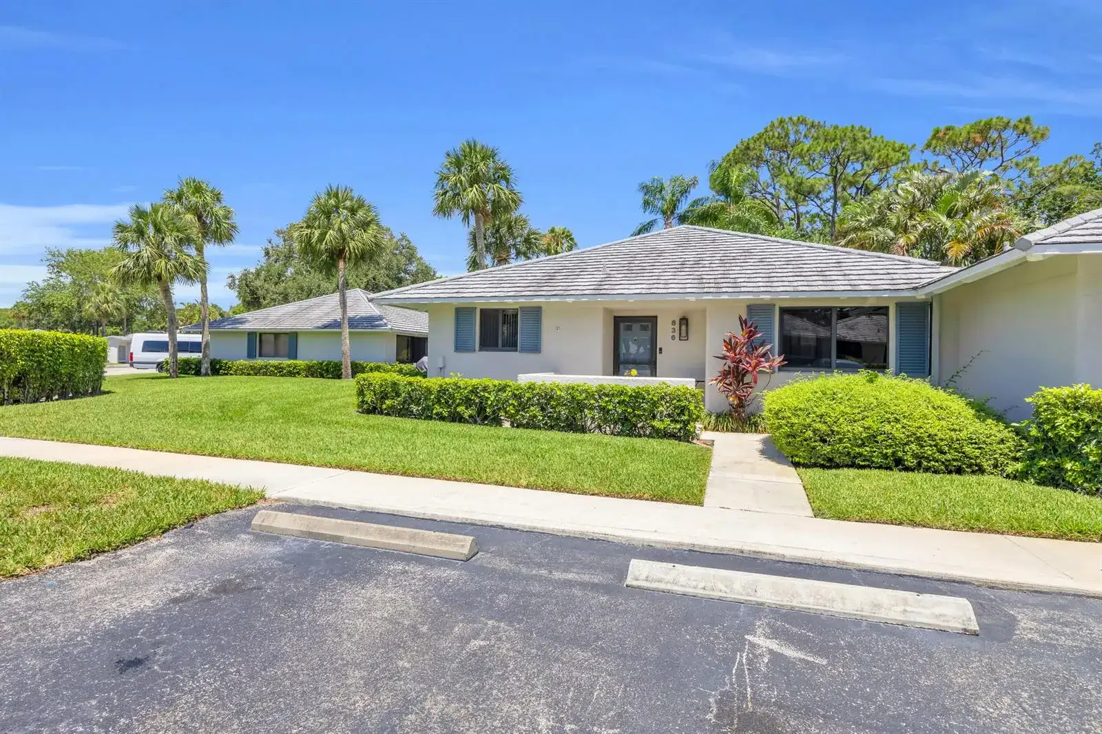 836 Club Drive, Palm Beach Gardens FL 33418 photo 2