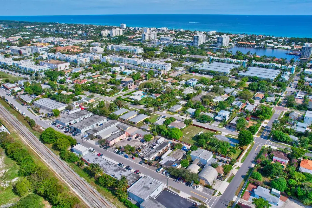 369 SE 2nd Avenue, Delray Beach FL 33483