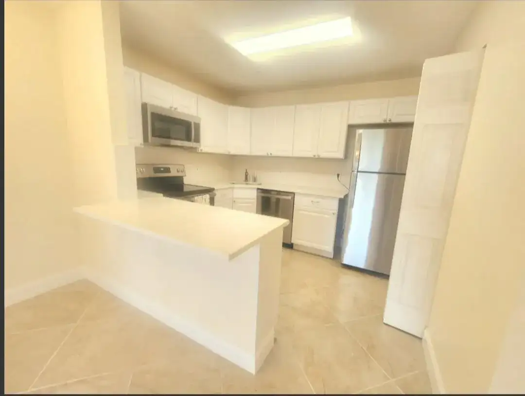 209 Pine Hov Circle # 2, FL 33463 photo 4