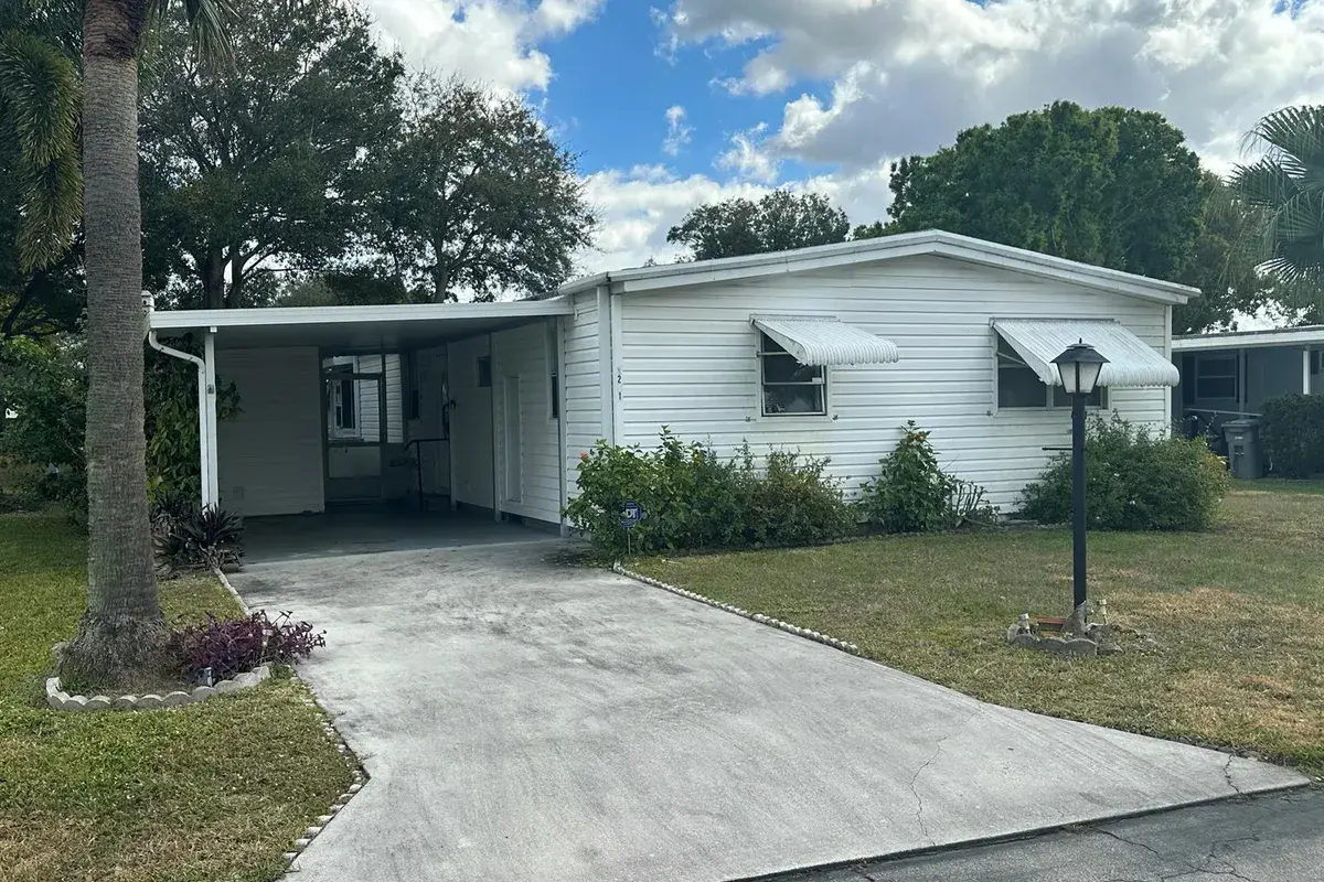 8261 E Club Road, Boca Raton FL 33433