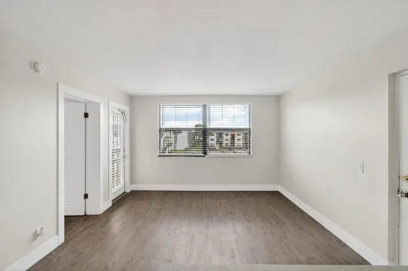 738 Executive Center Drive # 35, West Palm Beach FL 33401 photo 4