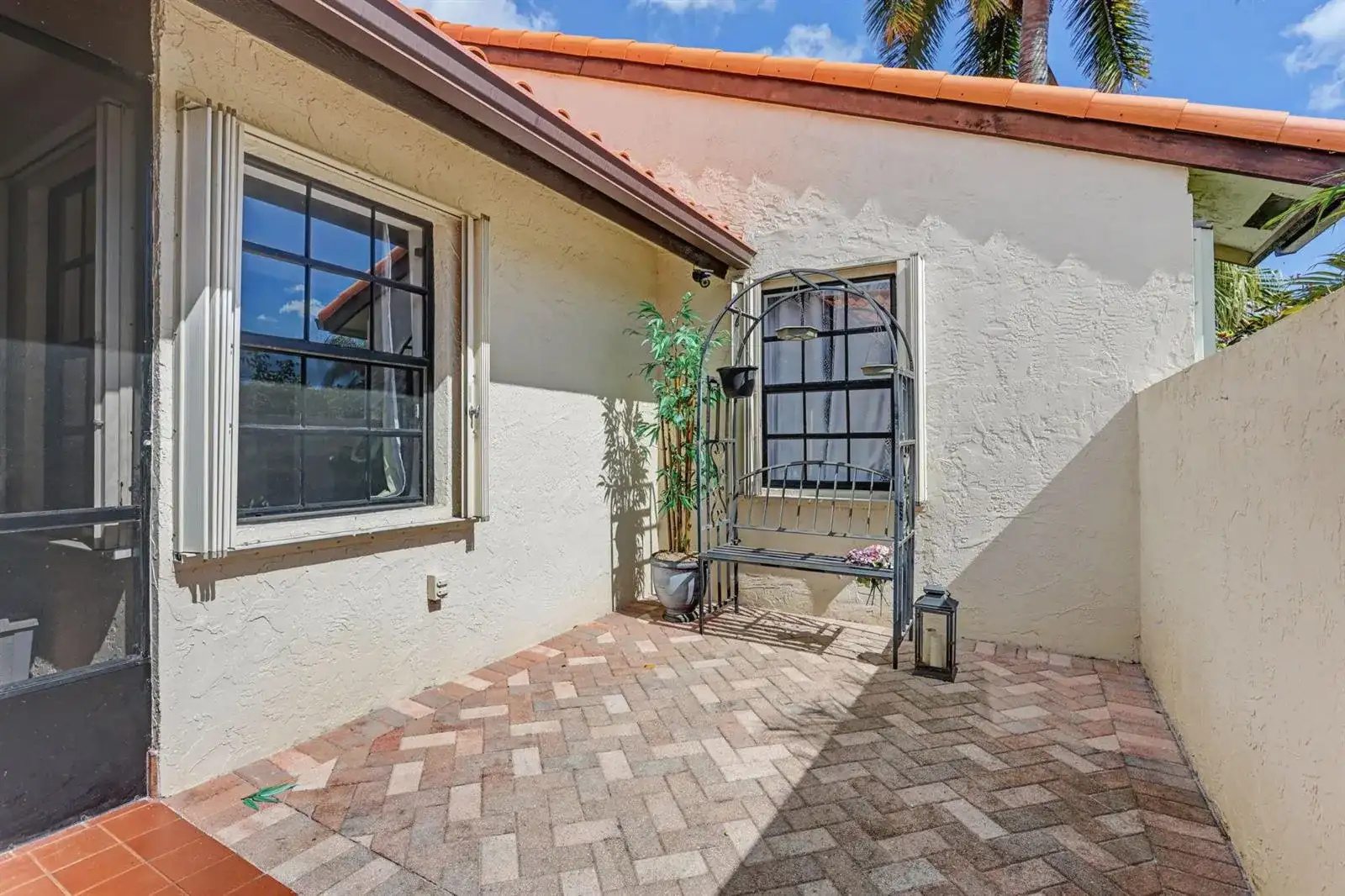 17 Columbia Court, Deerfield Beach FL 33442 photo 4