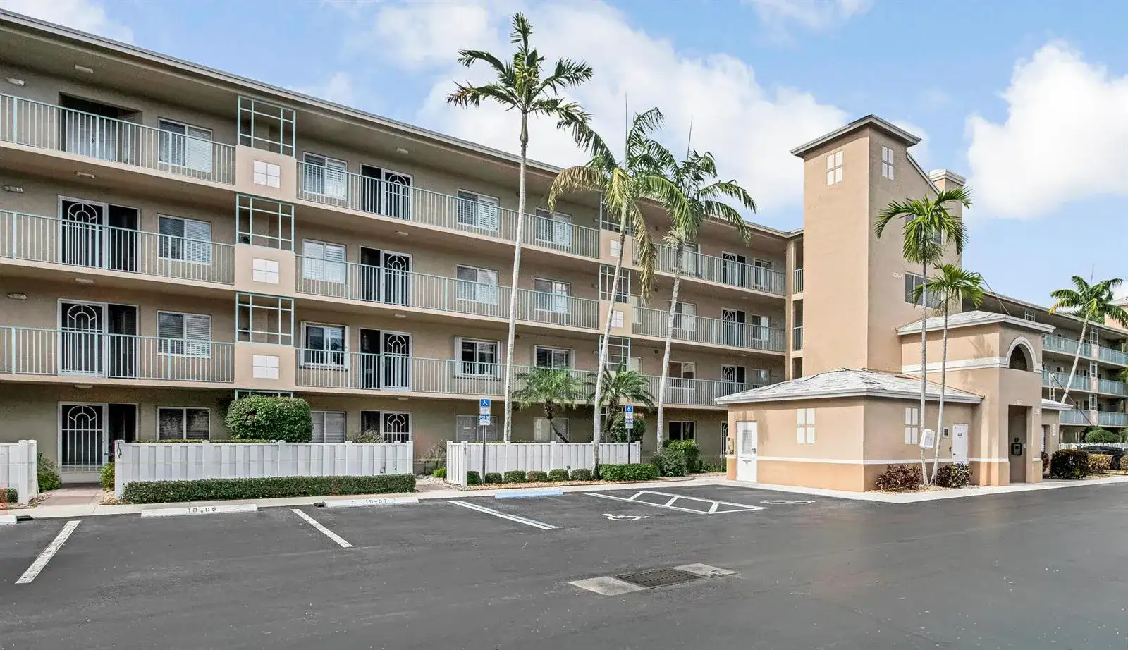 12565 Imperial Isle Drive # 208, Boynton Beach FL 33437 photo 2