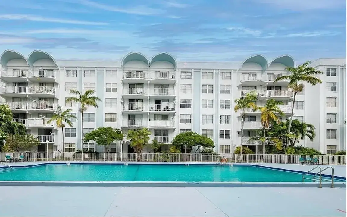 484 NW 165th St Road # 211, Miami FL 33169