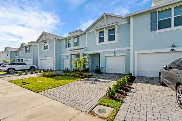 419 Salisbury Circle, Fort Pierce FL 34982 photo 4