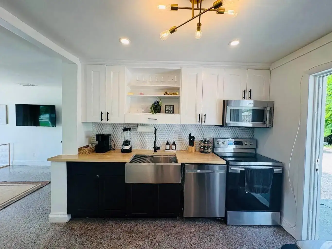 2711 NE 11th Terrace, Pompano Beach FL 33064 photo 3