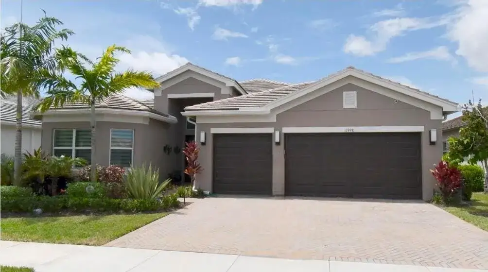 11998 SW Laguna Bay Parkway, Port St. Lucie FL 34987
