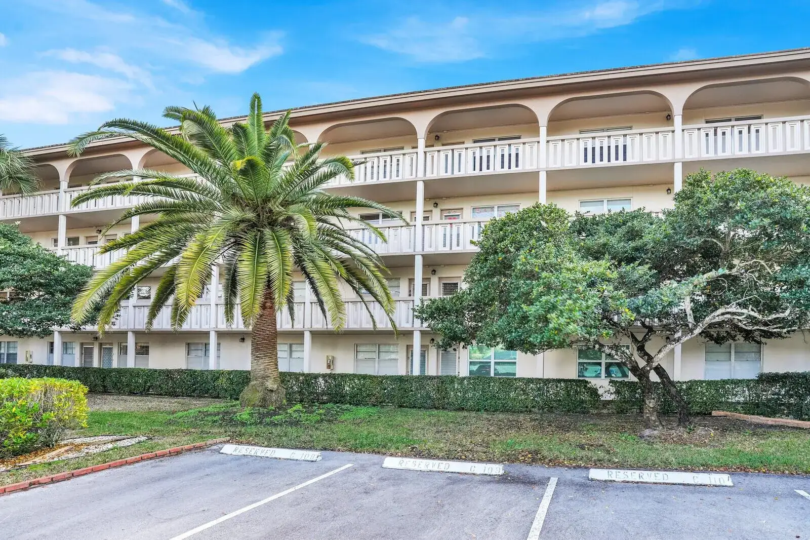 2102 Lucaya Bend # F2, Coconut Creek FL 33066