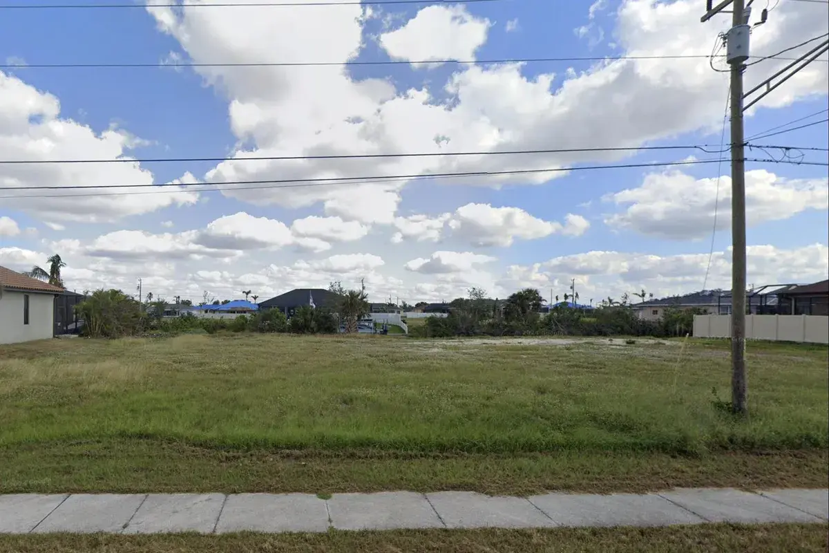 2513 Surfside Boulevard, Cape Coral FL 33914