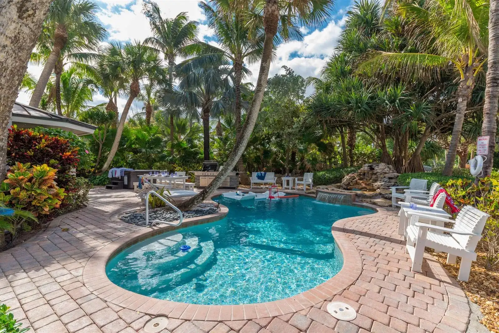 4643 NE Ocean Boulevard, Jensen Beach FL 34957 photo 2