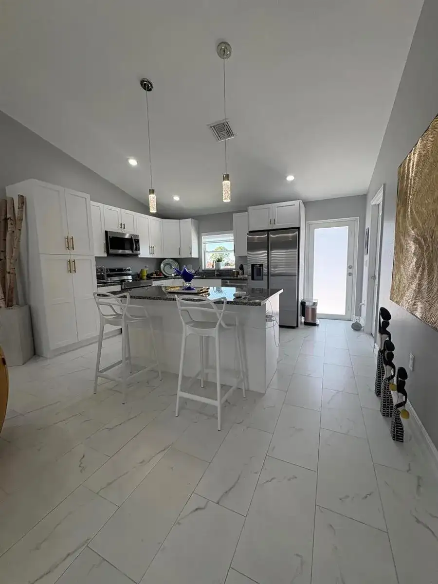 9019 S Castle Circle, FL 33935 photo 2