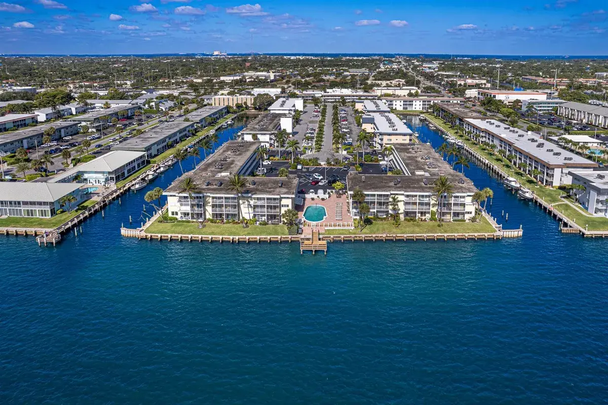 101 Doolen Court # 207, North Palm Beach FL 33408