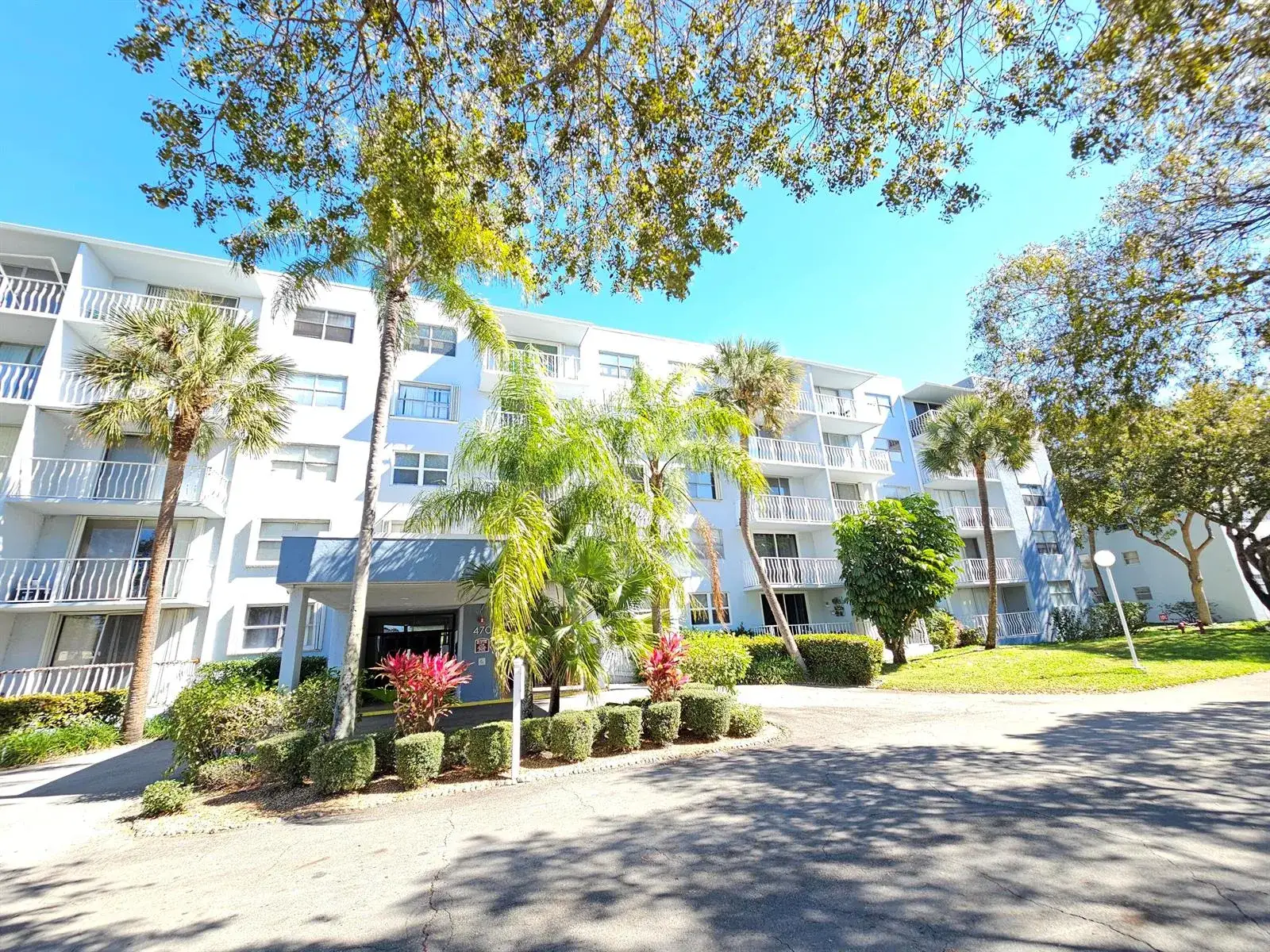 470 Executive Center Drive # 2g, West Palm Beach FL 33401