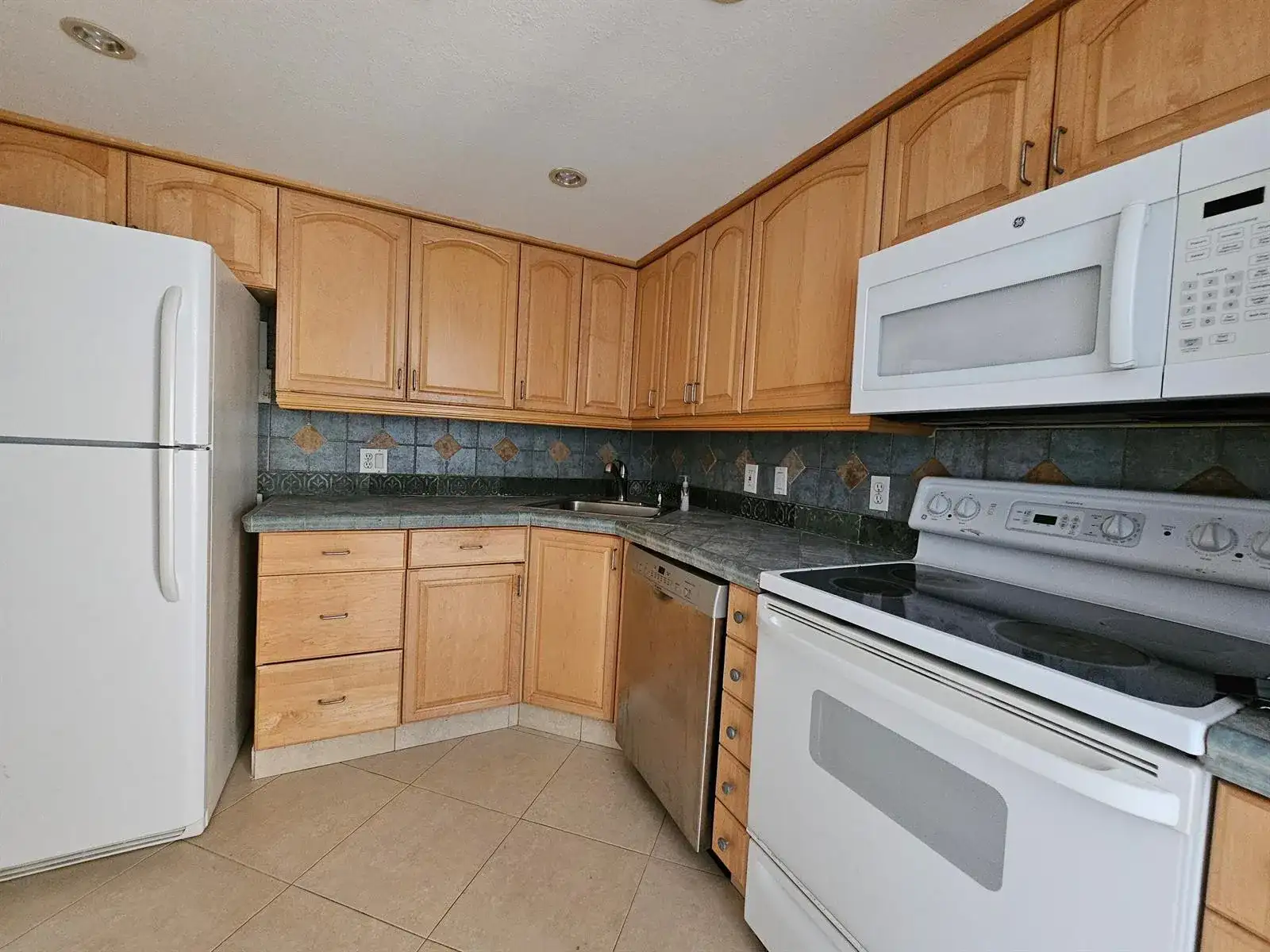 470 Executive Center Drive # 2g, West Palm Beach FL 33401 photo 3