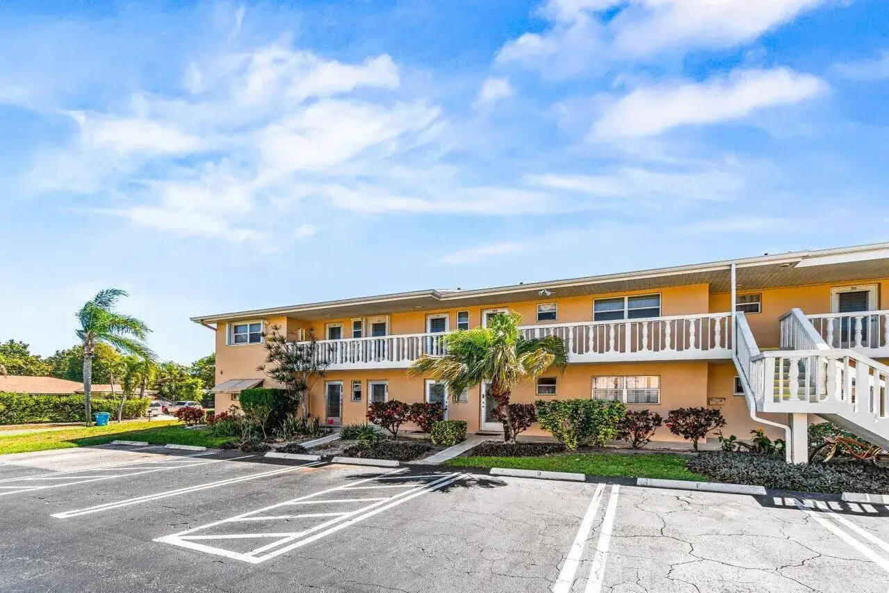 2121 NE 1st Court # 202, Boynton Beach FL 33435 photo 3