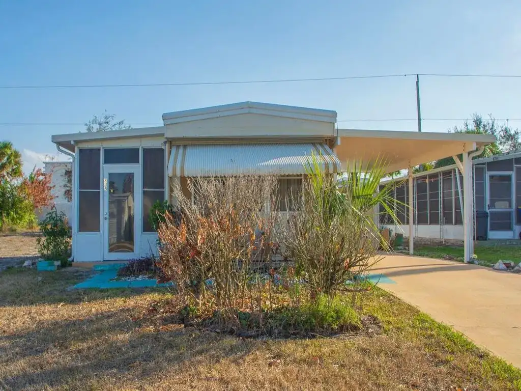 335 NE Tropicalia Lane, Jensen Beach FL 34957 photo 2