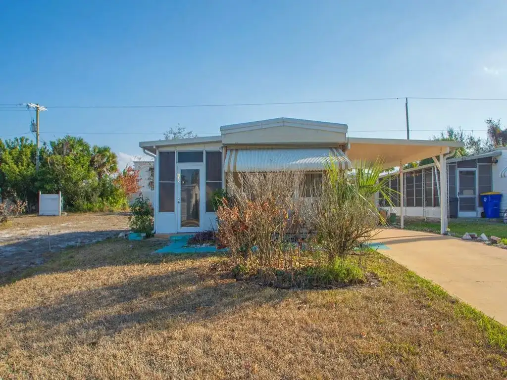 335 NE Tropicalia Lane, Jensen Beach FL 34957 photo 3