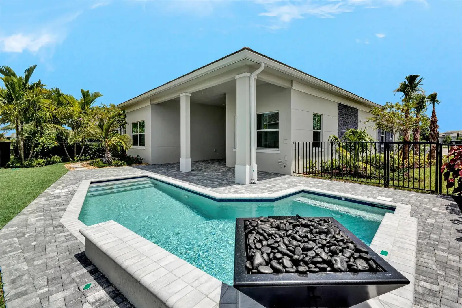 10005 Driftwood Way, Palm Beach Gardens FL 33412