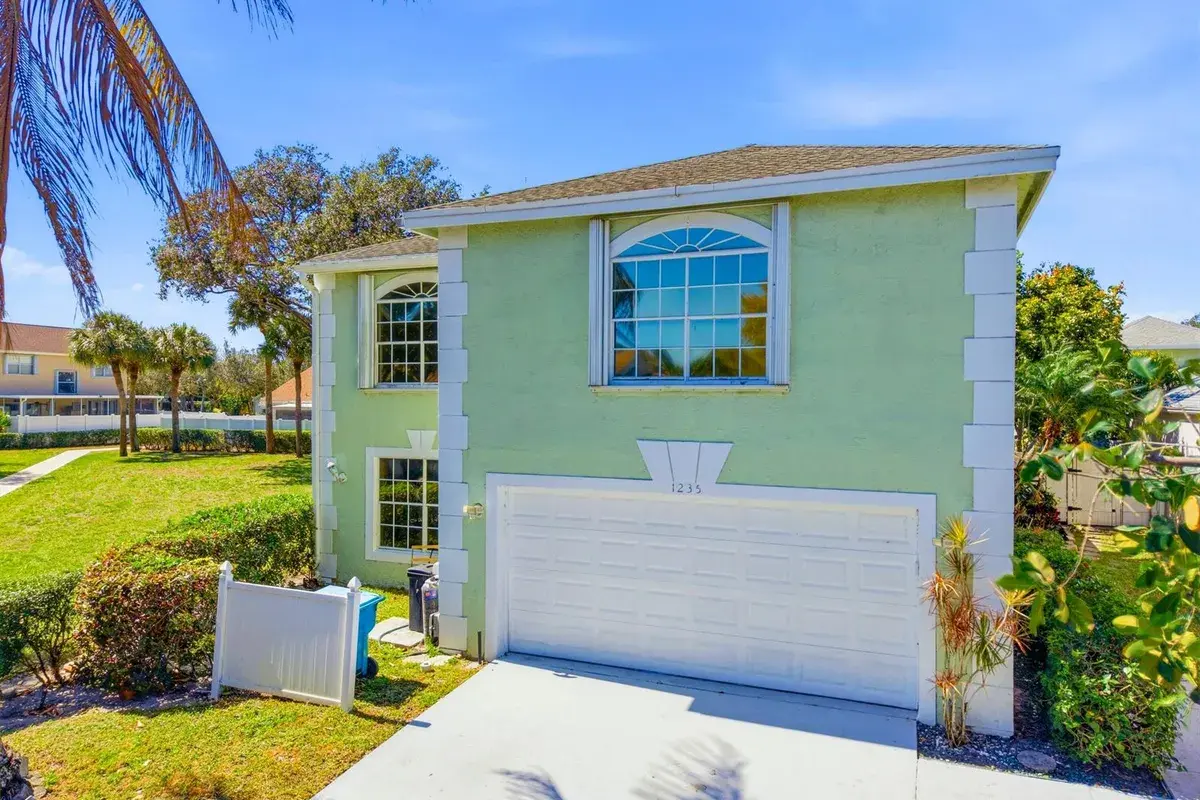 1235 Sussex Street, Boynton Beach FL 33436